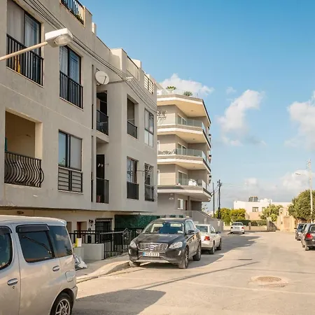 Sunrise With Seaviews Terrace Apartment, Sleep 8 * Marsaskala