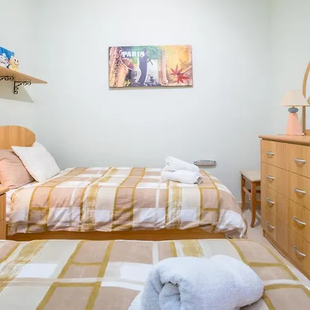 Sunrise With Seaviews Terrace Apartment, Sleep 8 Apartament Marsaskala