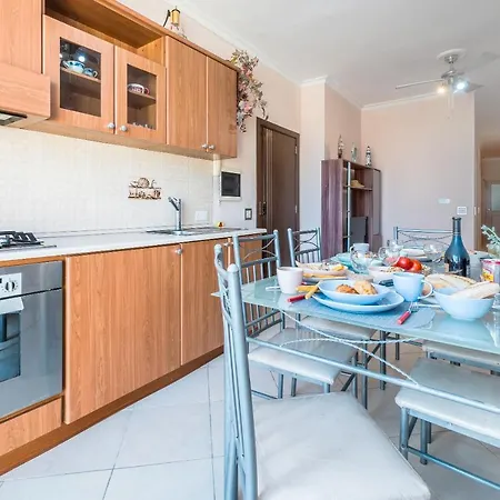 Sunrise With Seaviews Terrace Apartment, Sleep 8