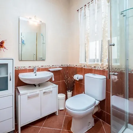 Sunrise With Seaviews Terrace Apartment, Sleep 8