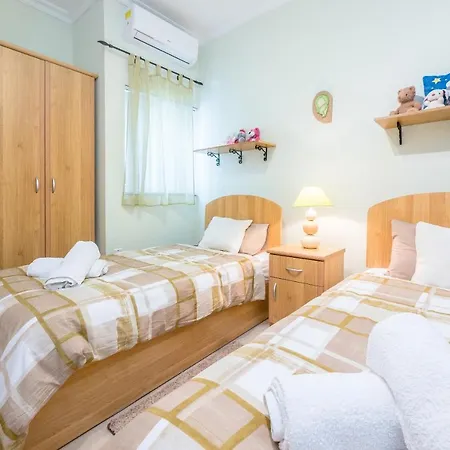 Sunrise With Seaviews Terrace Apartment, Sleep 8 *